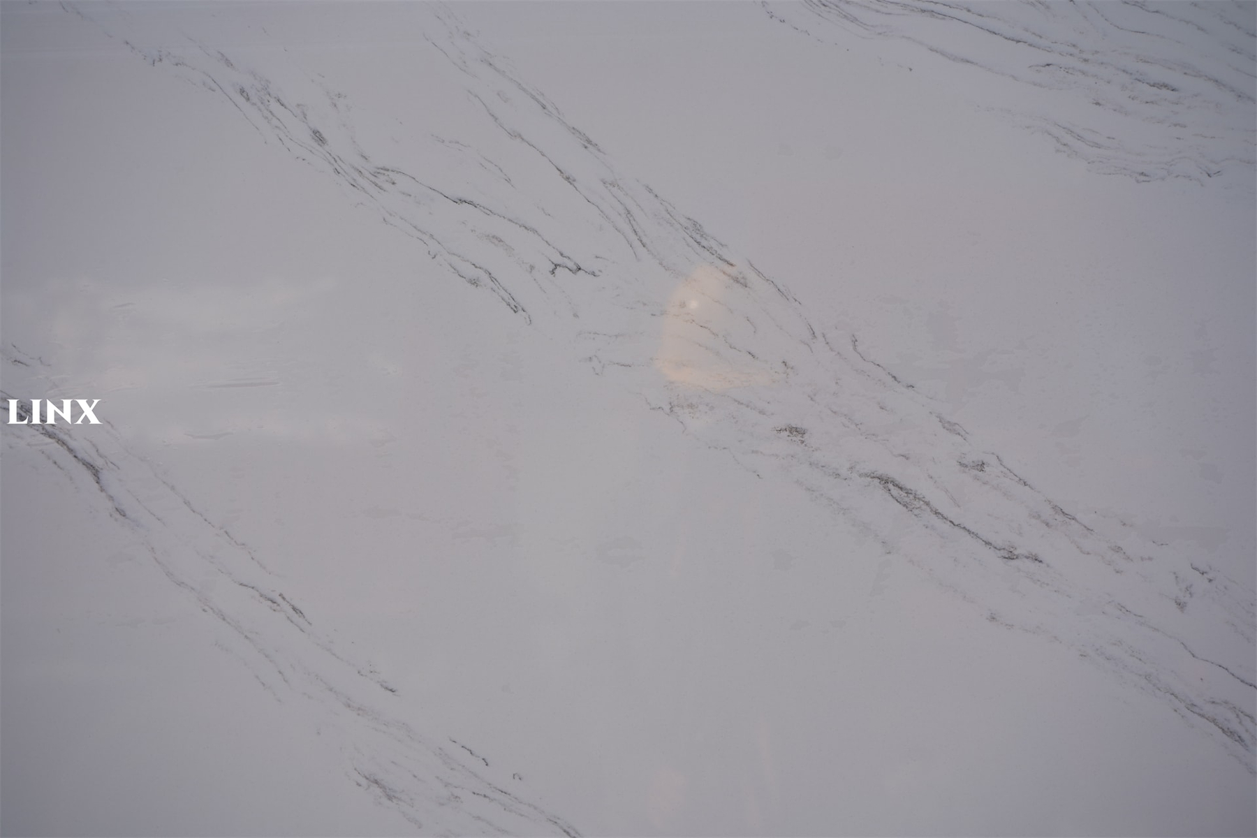 LX7305 CALACATTA WHITE QUARTZ STONE 15 LINX SURFACES