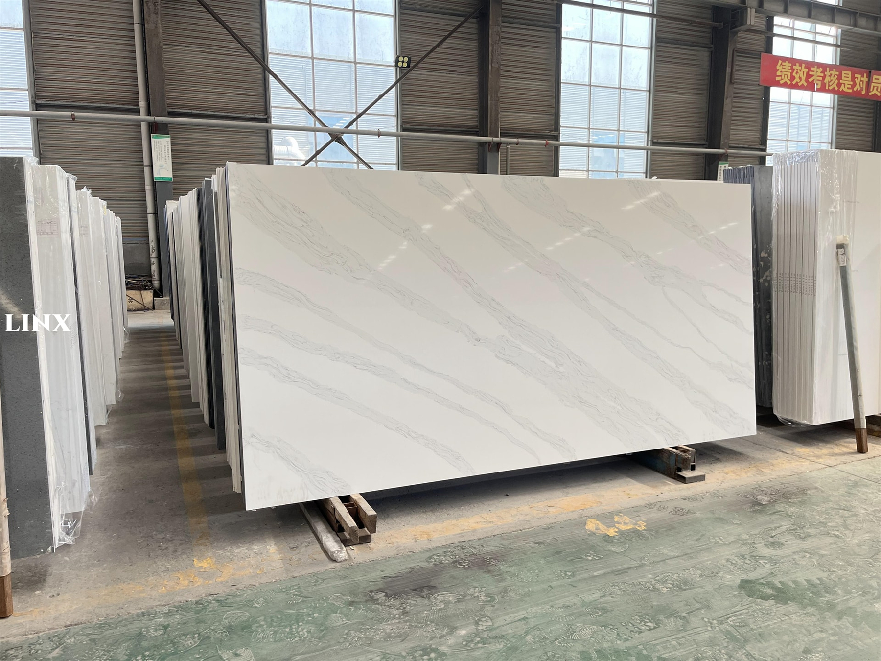 LX7305 CALACATTA WHITE QUARTZ STONE 3 LINX SURFACES