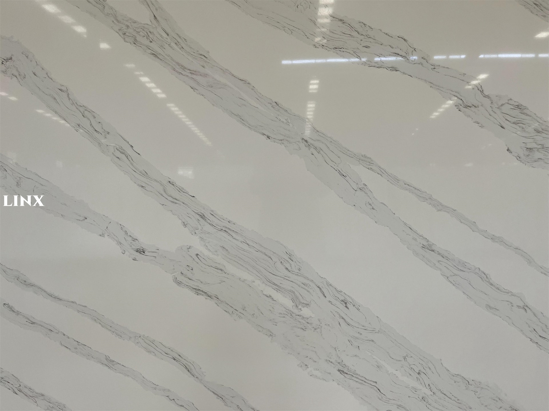 LX7305 CALACATTA WHITE QUARTZ STONE DETAIL 1 LINX SURFACES