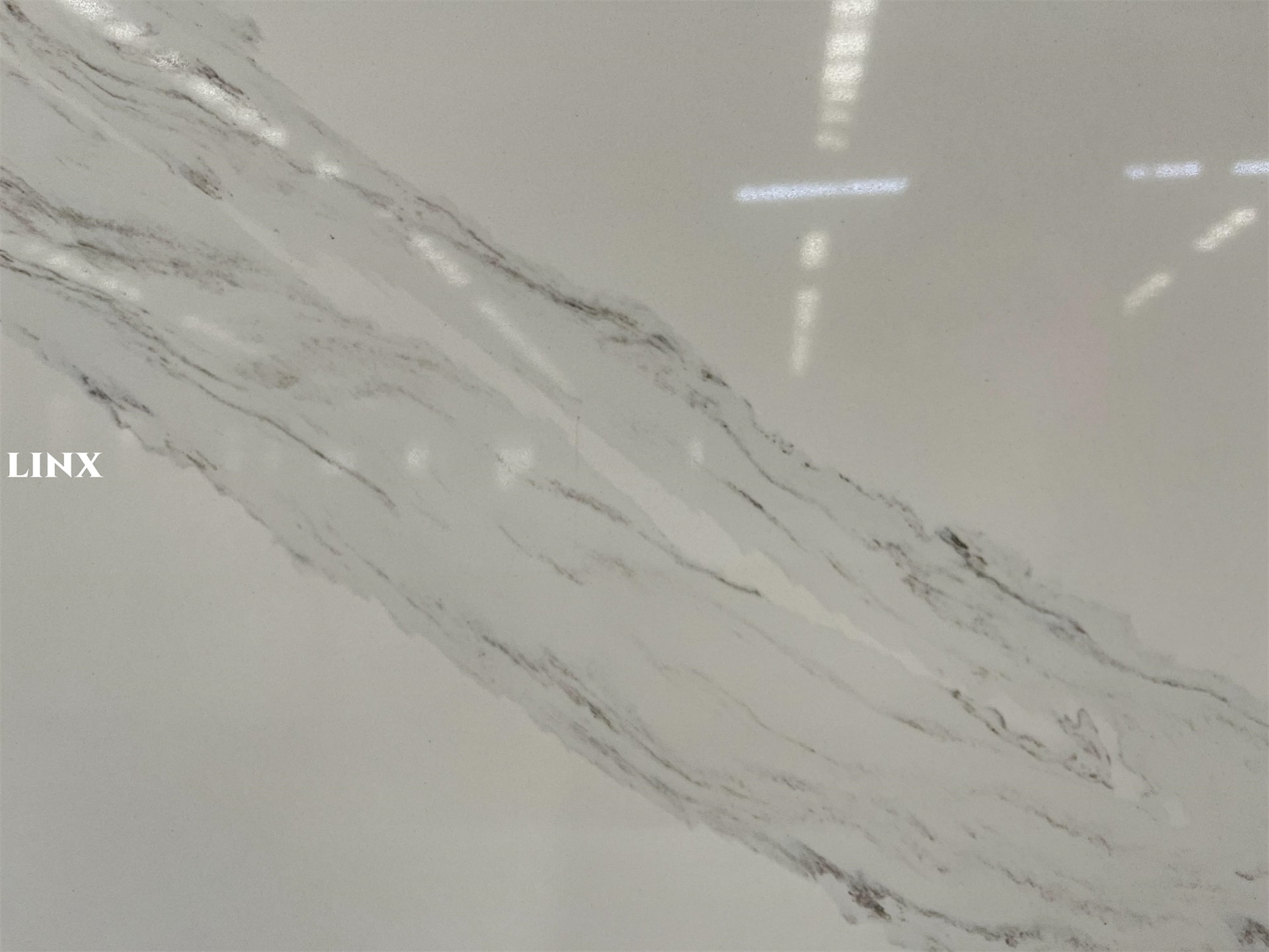 LX7305 CALACATTA WHITE QUARTZ STONE DETAIL 2 LINX SURFACES