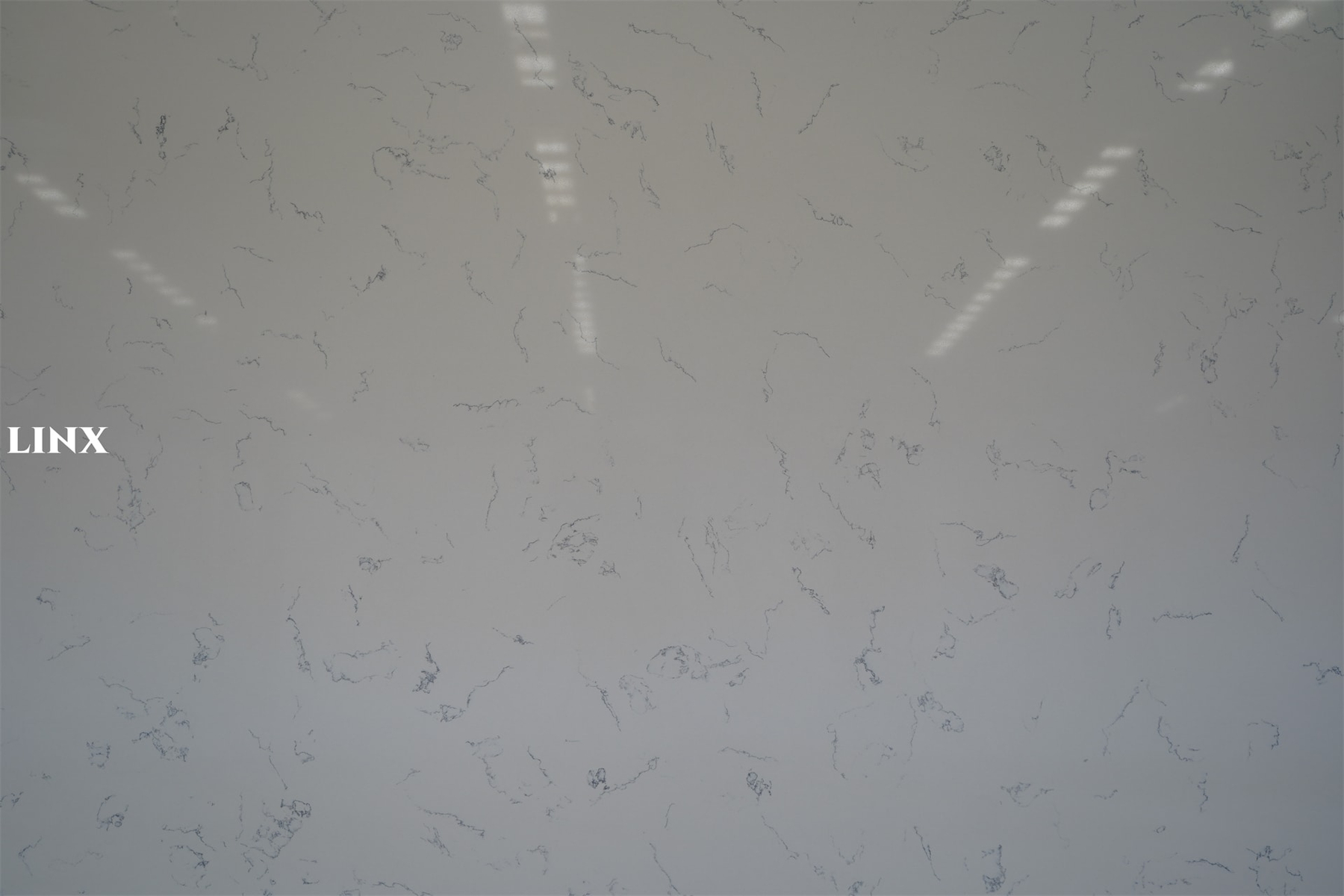 LX7566 CARRARA WHISPER QUARTZ STONE 4 LINX SURFACES