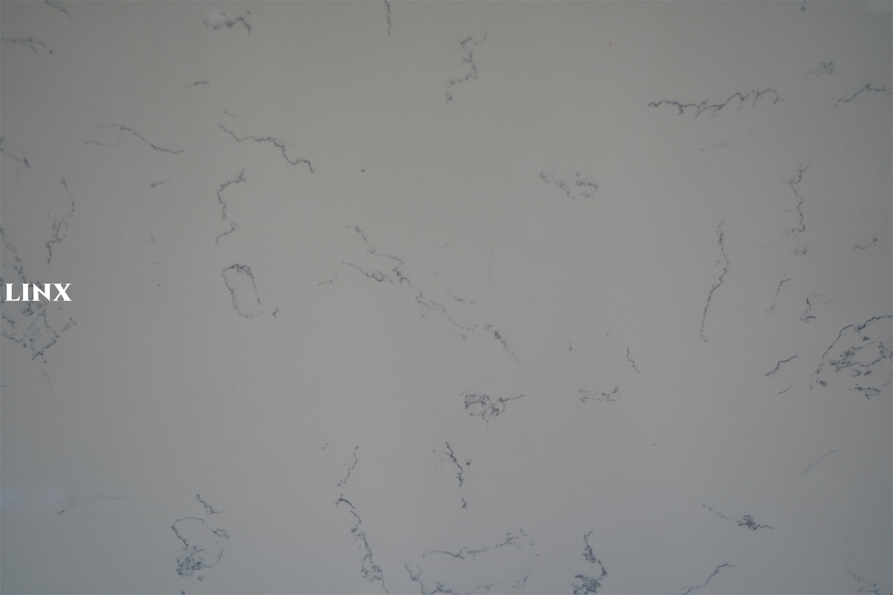 LX7566 CARRARA WHISPER QUARTZ STONE 5 LINX SURFACES