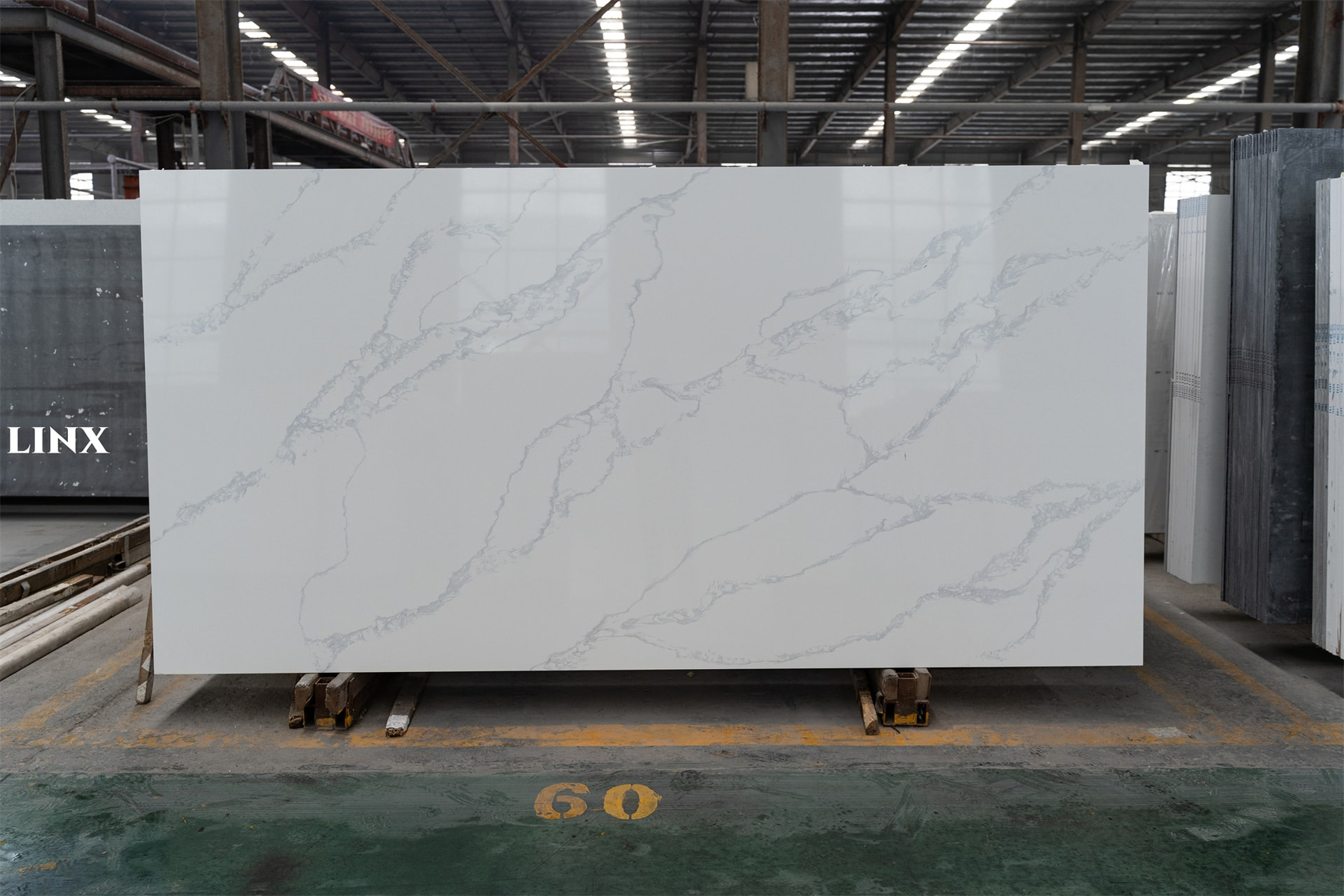 LX8008 CALACATTA WHITE QUARTZ STONE 1 LINX SURFACES