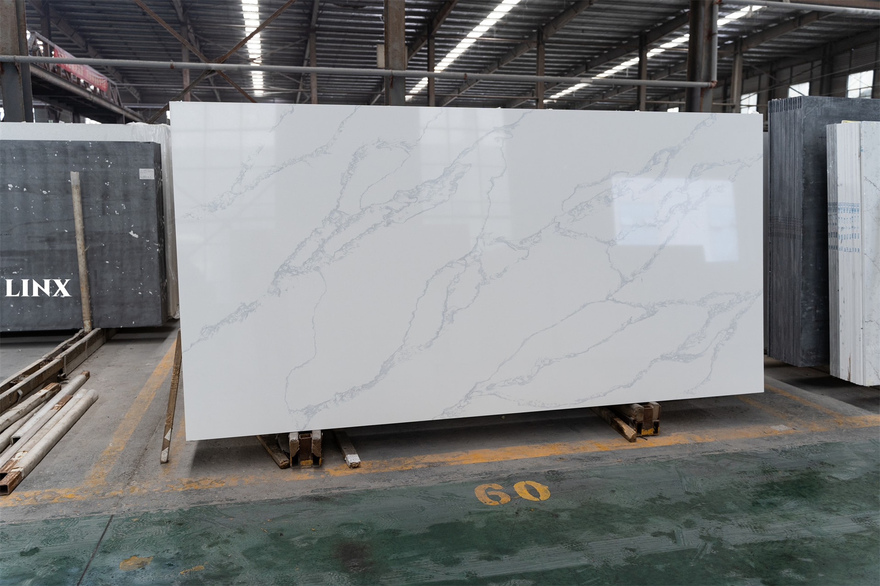 LX8008 CALACATTA WHITE QUARTZ STONE 2 LINX SURFACES