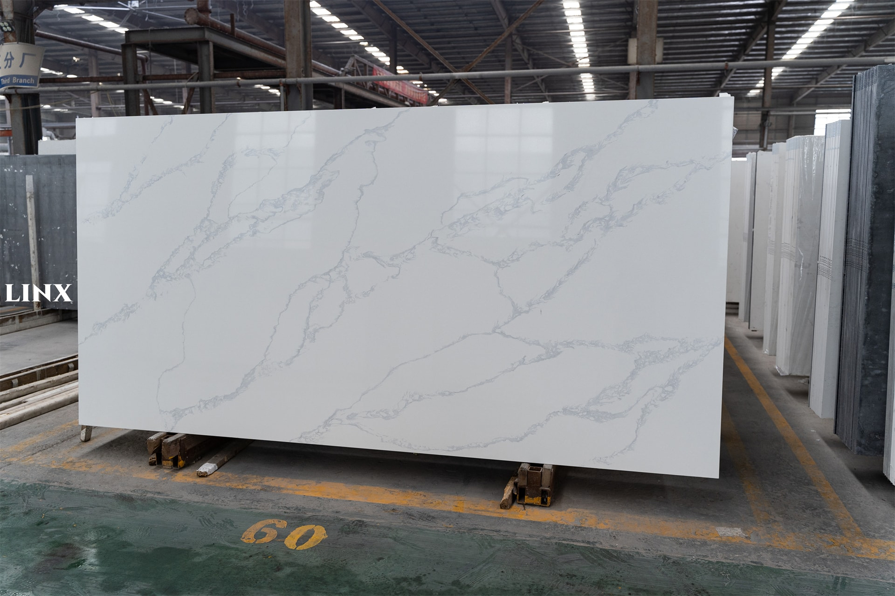 LX8008 CALACATTA WHITE QUARTZ STONE 3 LINX SURFACES
