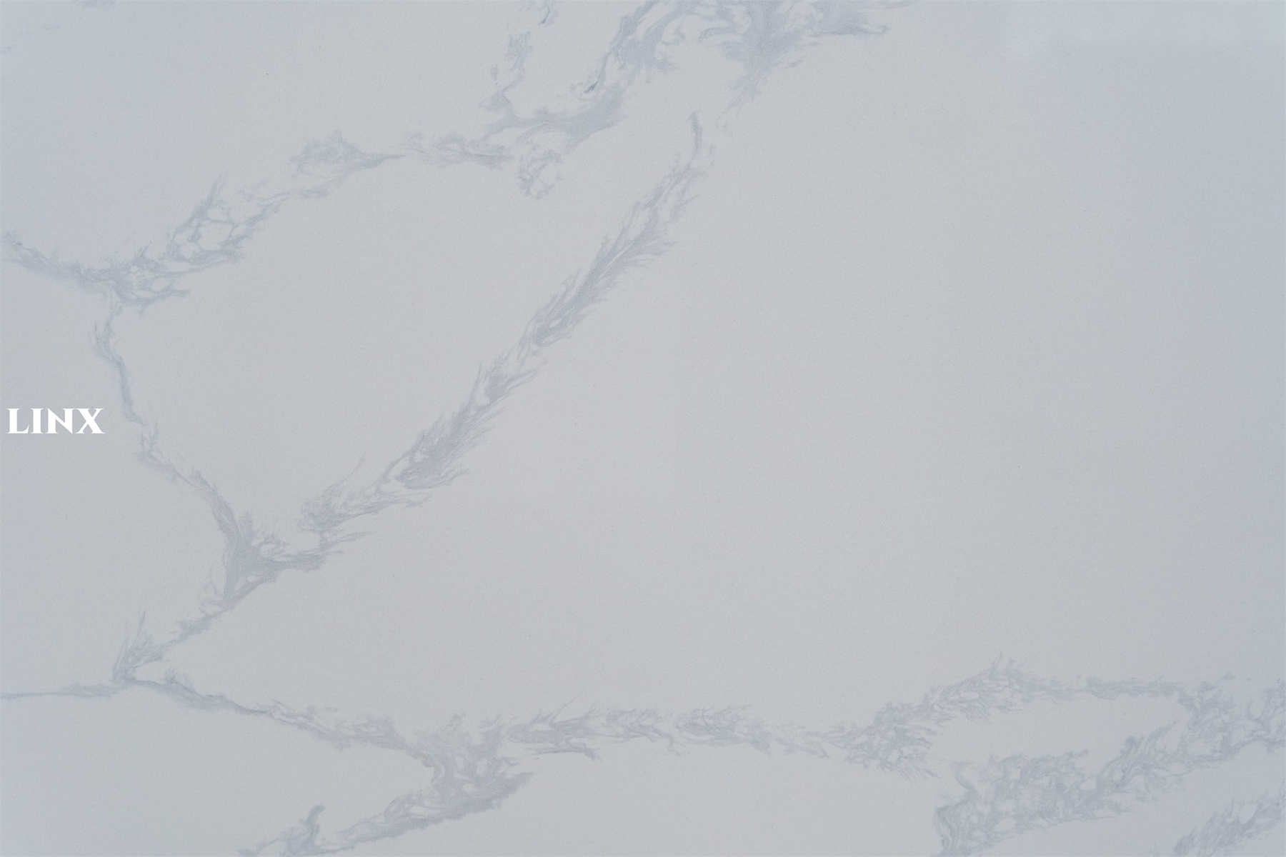 LX8008 CALACATTA WHITE QUARTZ STONE DETAIL 1 LINX SURFACES