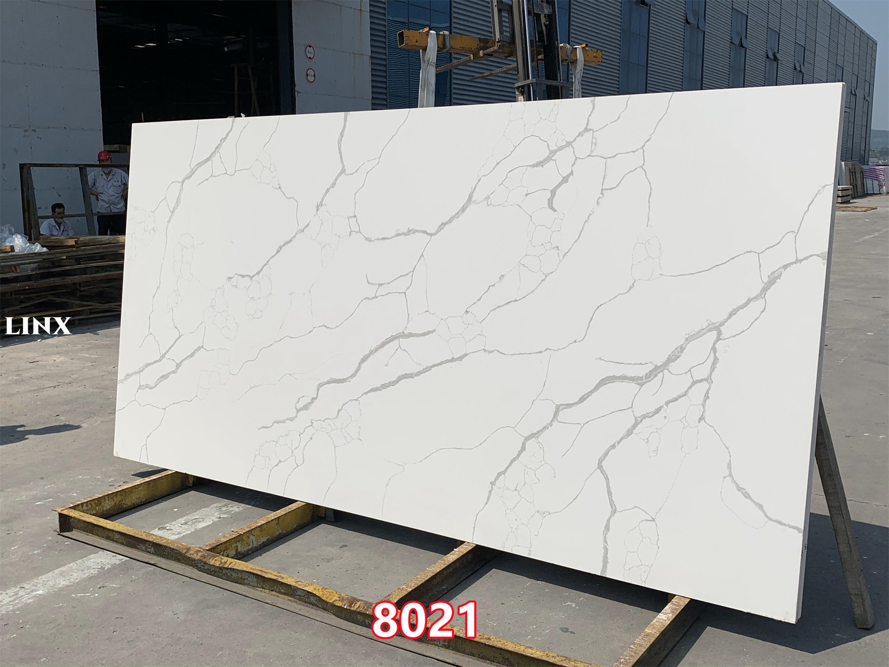 LX8021 CALACATTA WHITE QUARTZ STONE 12 LINX SURFACES