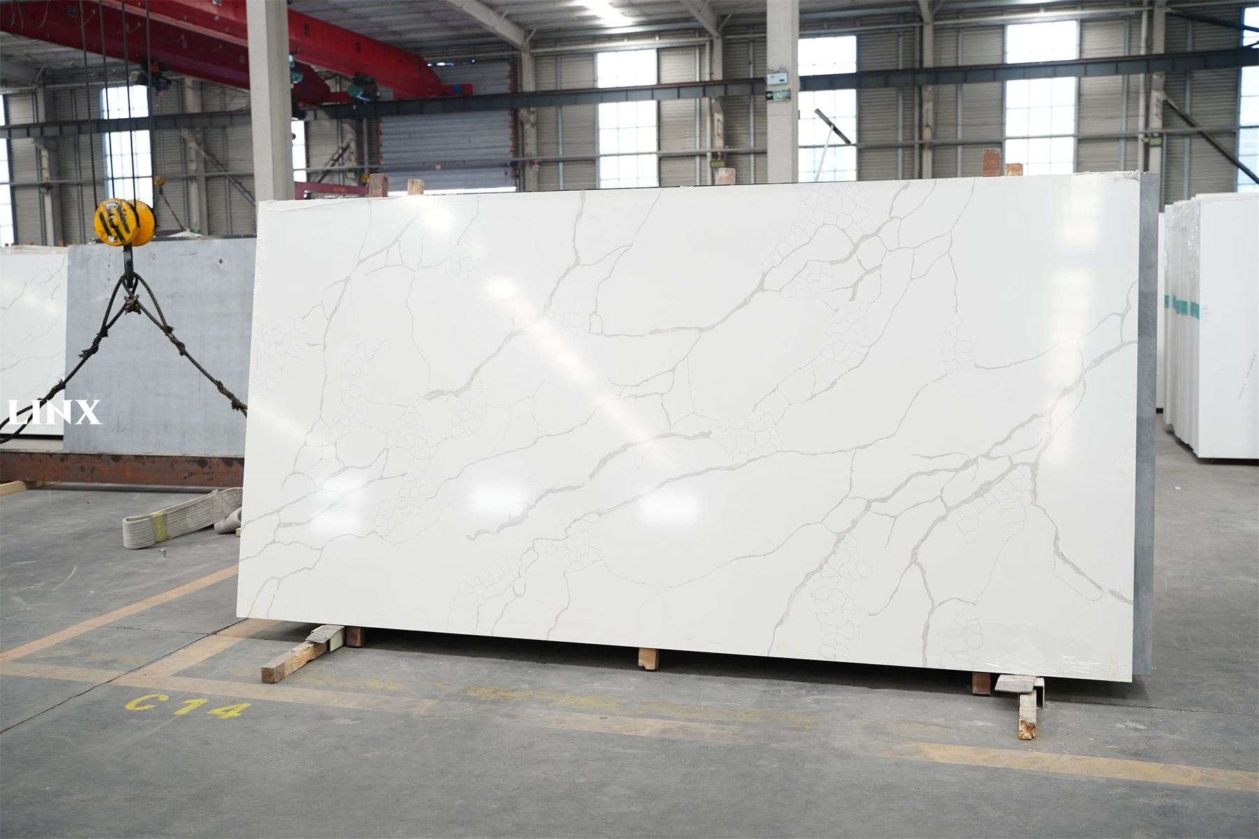 LX8021 CALACATTA WHITE QUARTZ STONE 3 LINX SURFACES