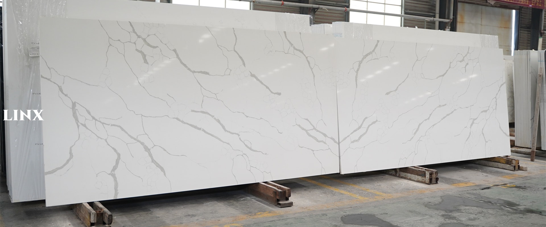 LX8021 CALACATTA WHITE QUARTZ STONE BOOKMATCH 2 LINX SURFACES