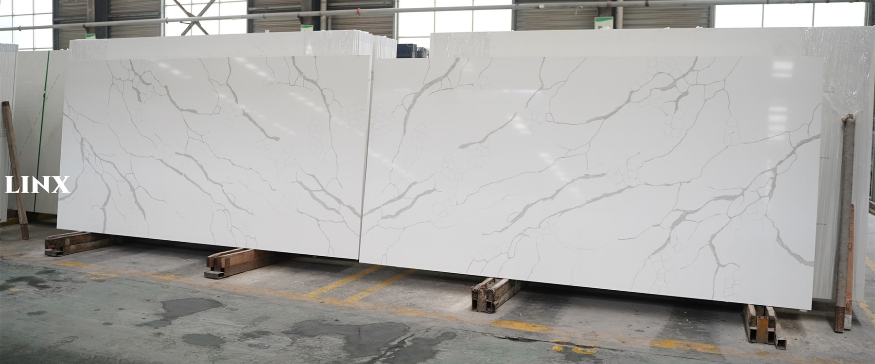 LX8021 CALACATTA WHITE QUARTZ STONE BOOKMATCH 3 LINX SURFACES
