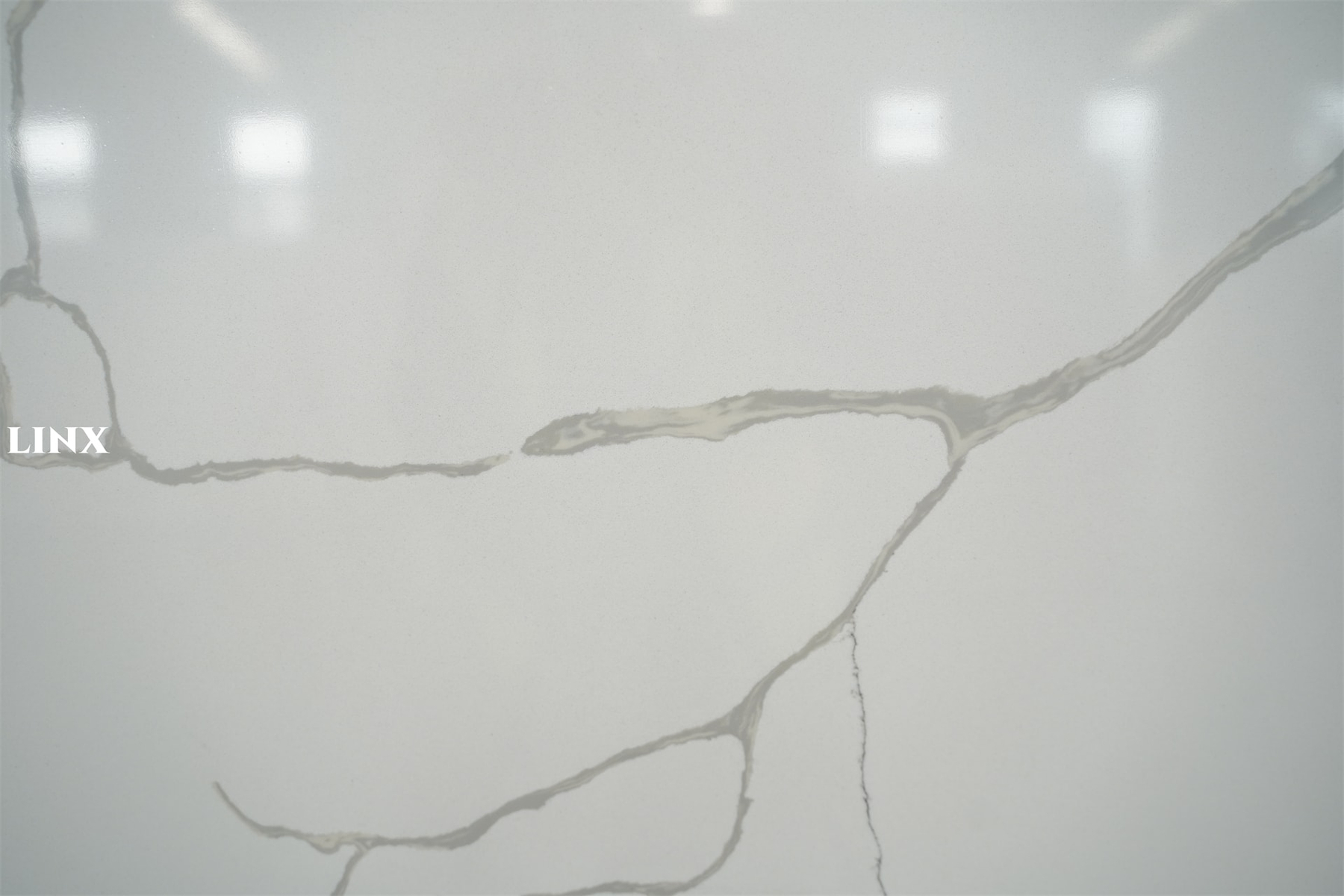 LX8021 CALACATTA WHITE QUARTZ STONE DETAIL 2 LINX SURFACES
