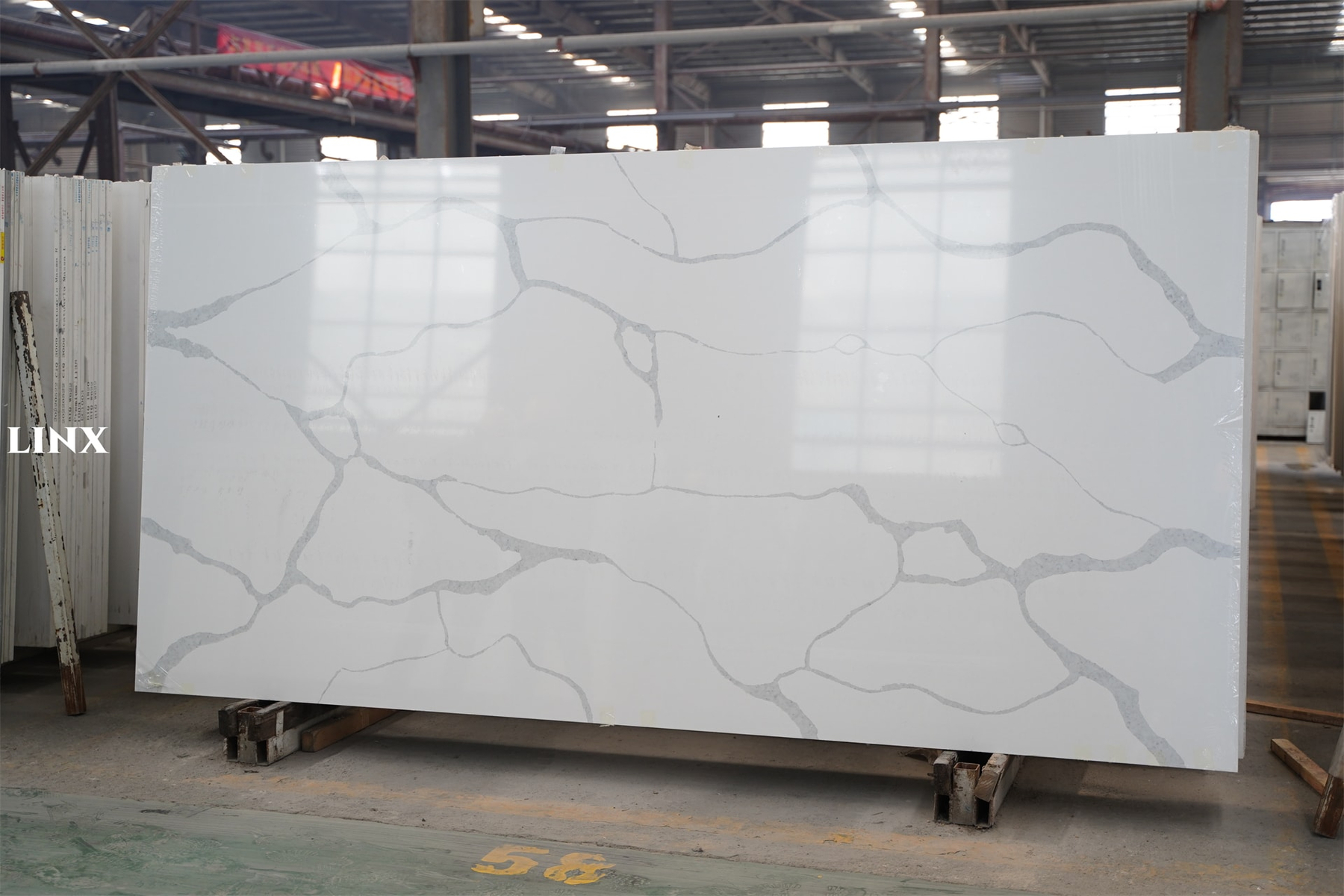 LX8022 CALACATTA WHITE QUARTZ STONE 3 LINX SURFACES