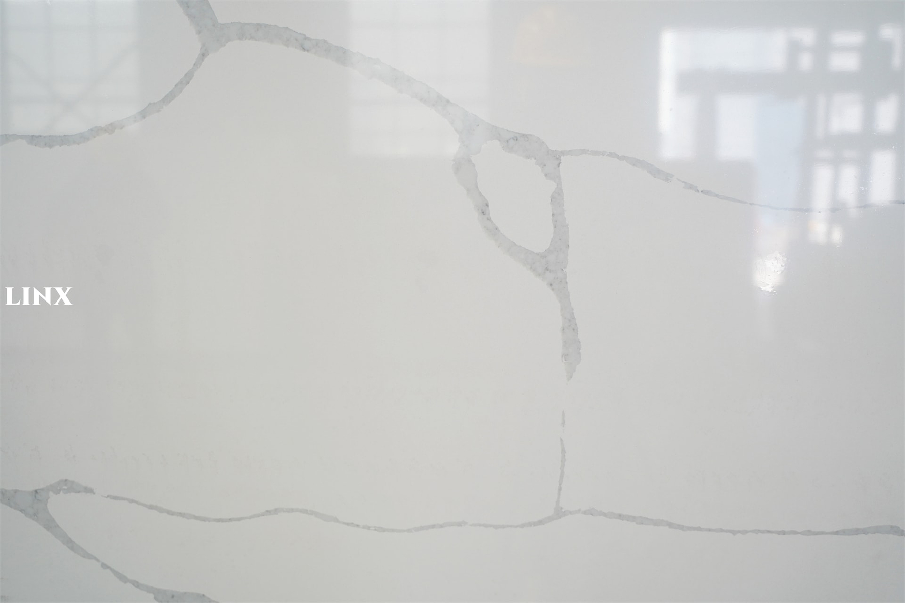 LX8022 CALACATTA WHITE QUARTZ STONE DETAIL 3 LINX SURFACES