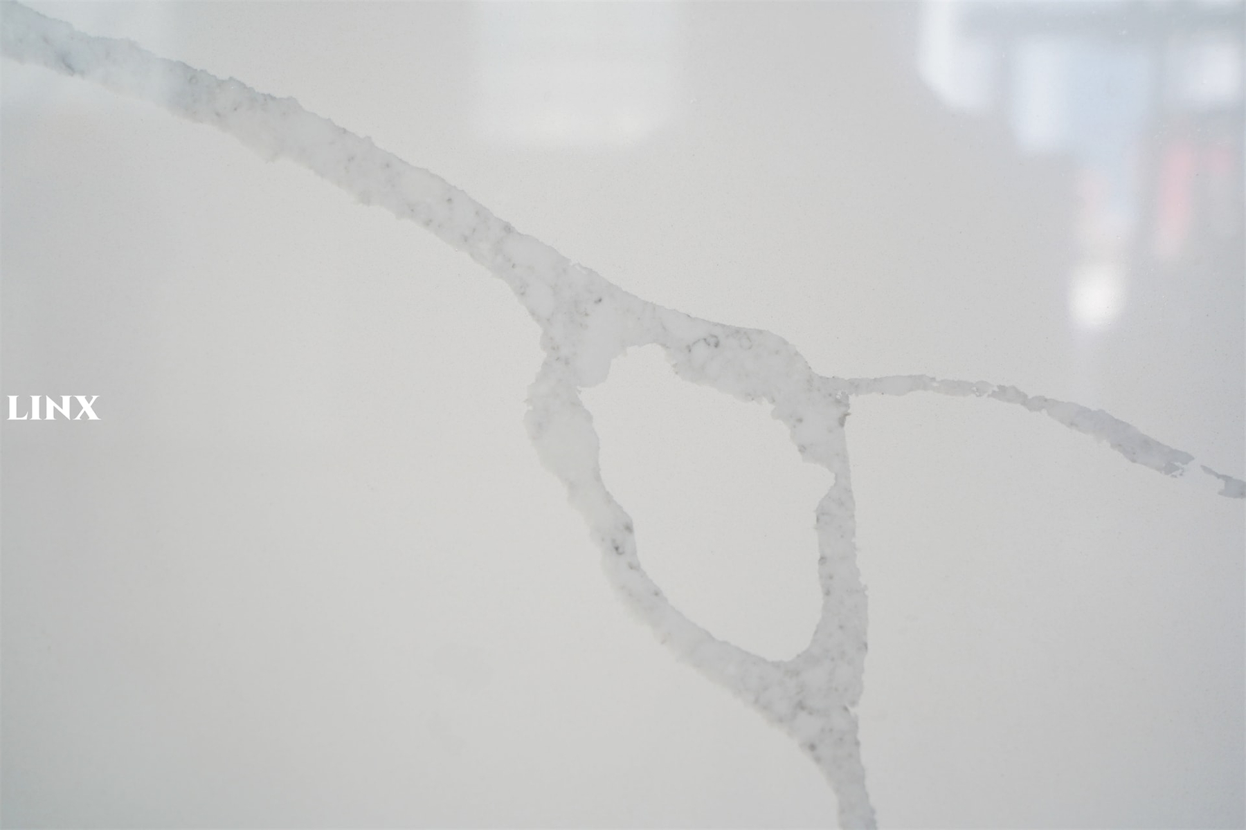 LX8022 CALACATTA WHITE QUARTZ STONE DETAIL 4 LINX SURFACES
