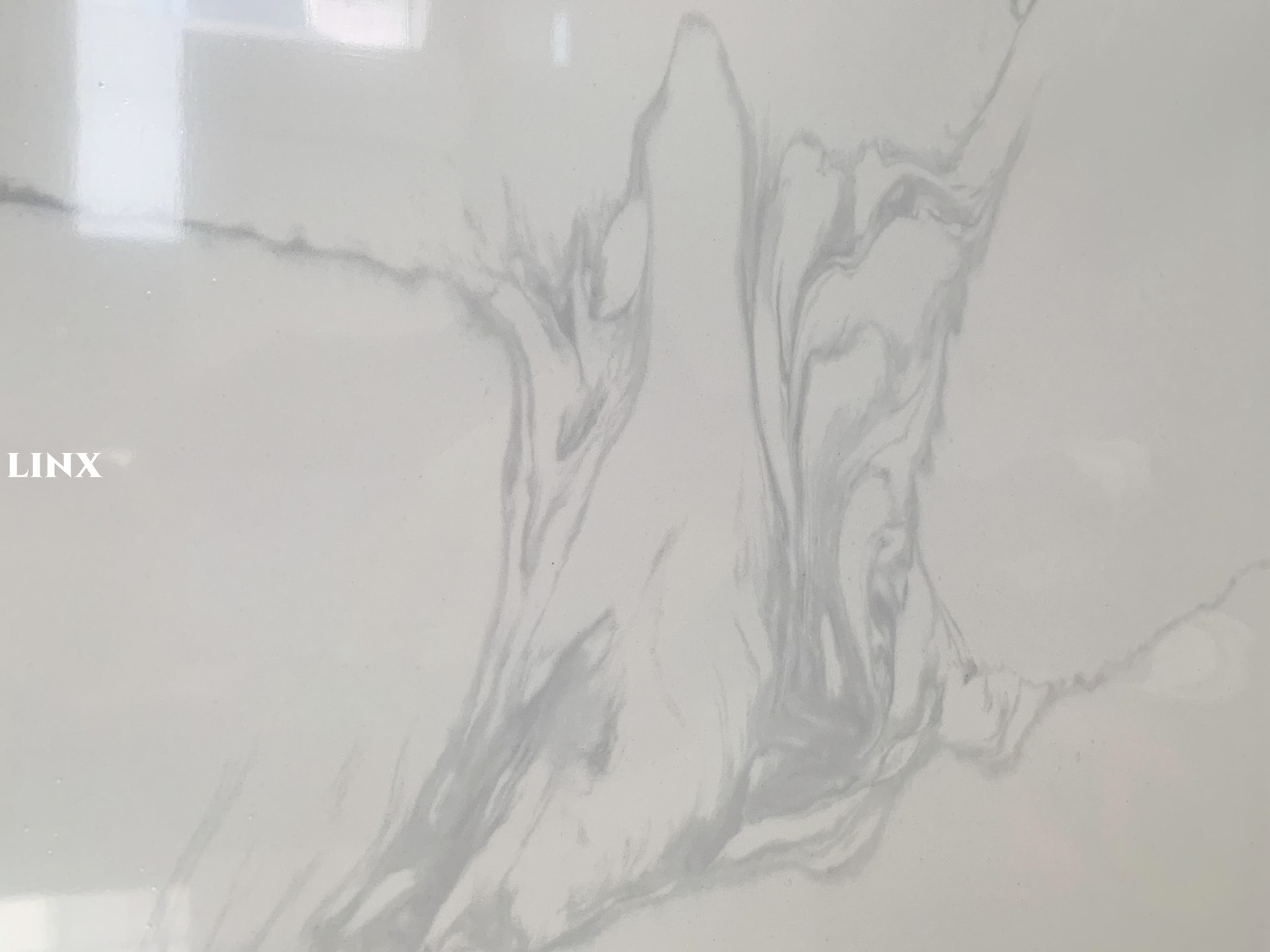 LX8024 CALACATTA WHITE QUARTZ STONE DETAIL 3 LINX SURFACES