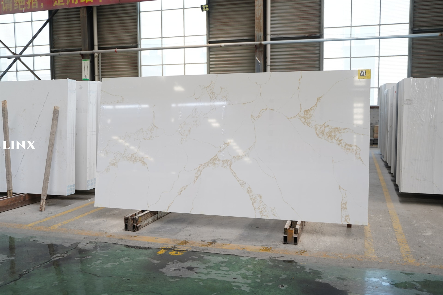 LX8034 CALACATTA GOLD QUARTZ STONE 3 LINX SURFACES
