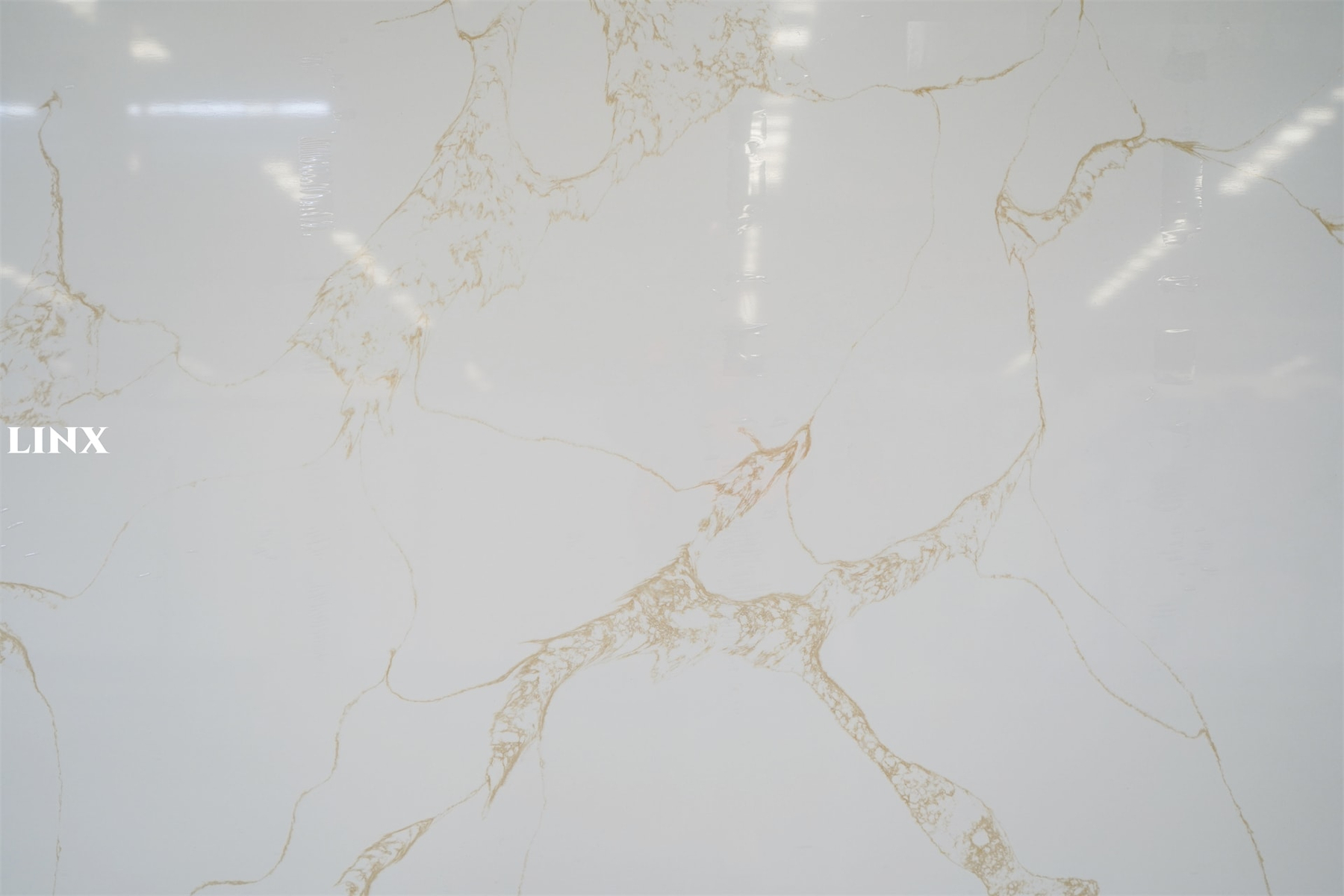 LX8034 CALACATTA GOLD QUARTZ STONE DETAIL 1 LINX SURFACES