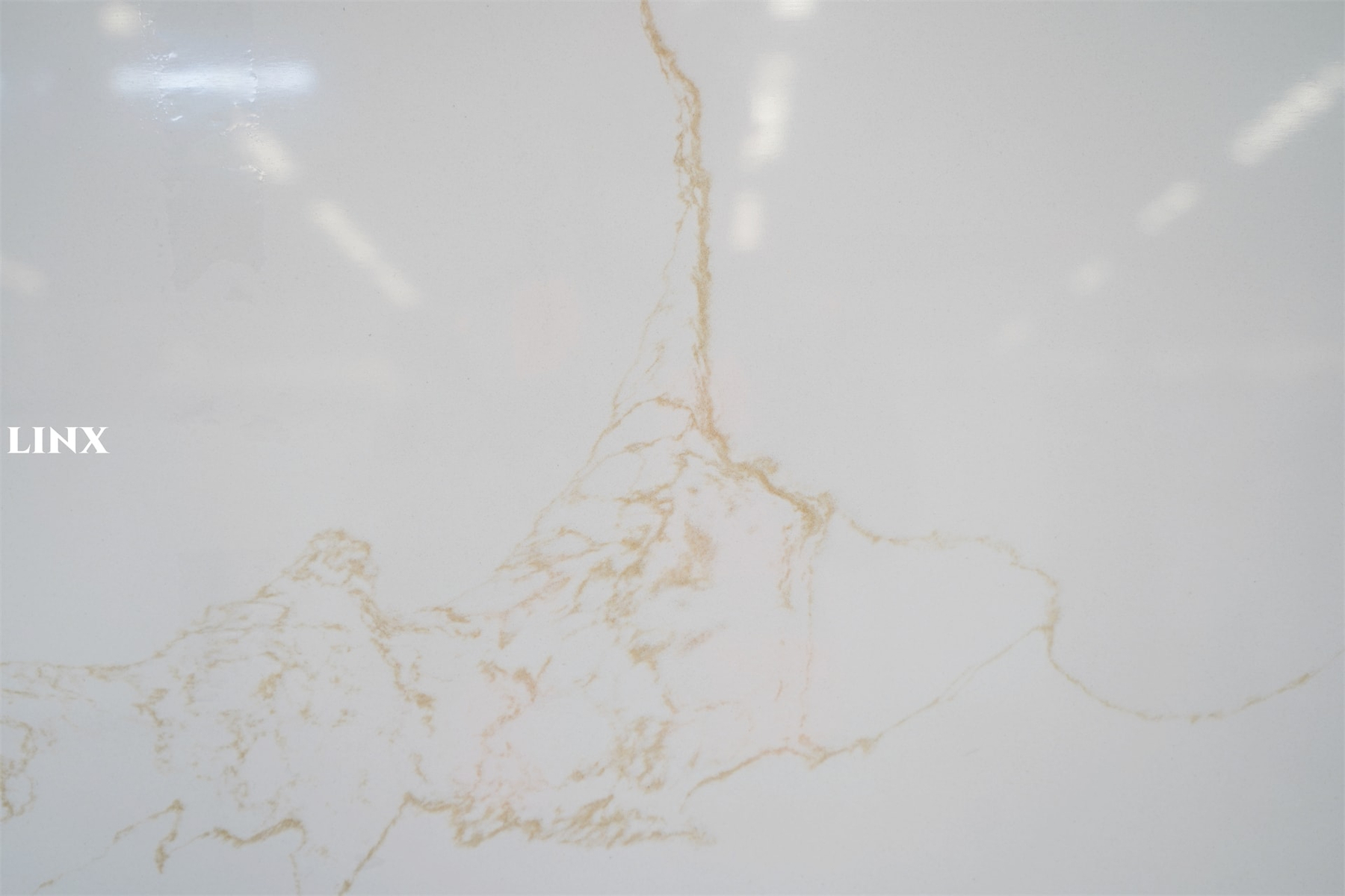 LX8034 CALACATTA GOLD QUARTZ STONE DETAIL 3 LINX SURFACES