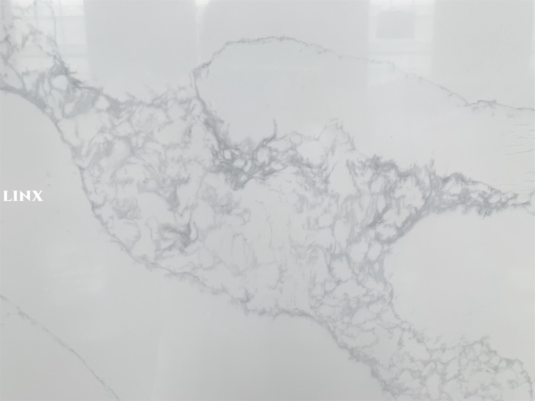 LX8034 CALACATTA WHITE QUARTZ STONE DETAIL 1 LINX SURFACES