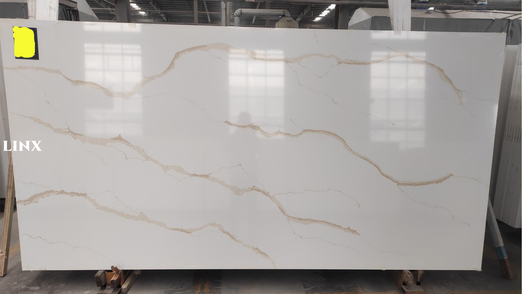 LX8057 CALACATTA GOLD QUARTZ STONE 4 LINX SURFACES