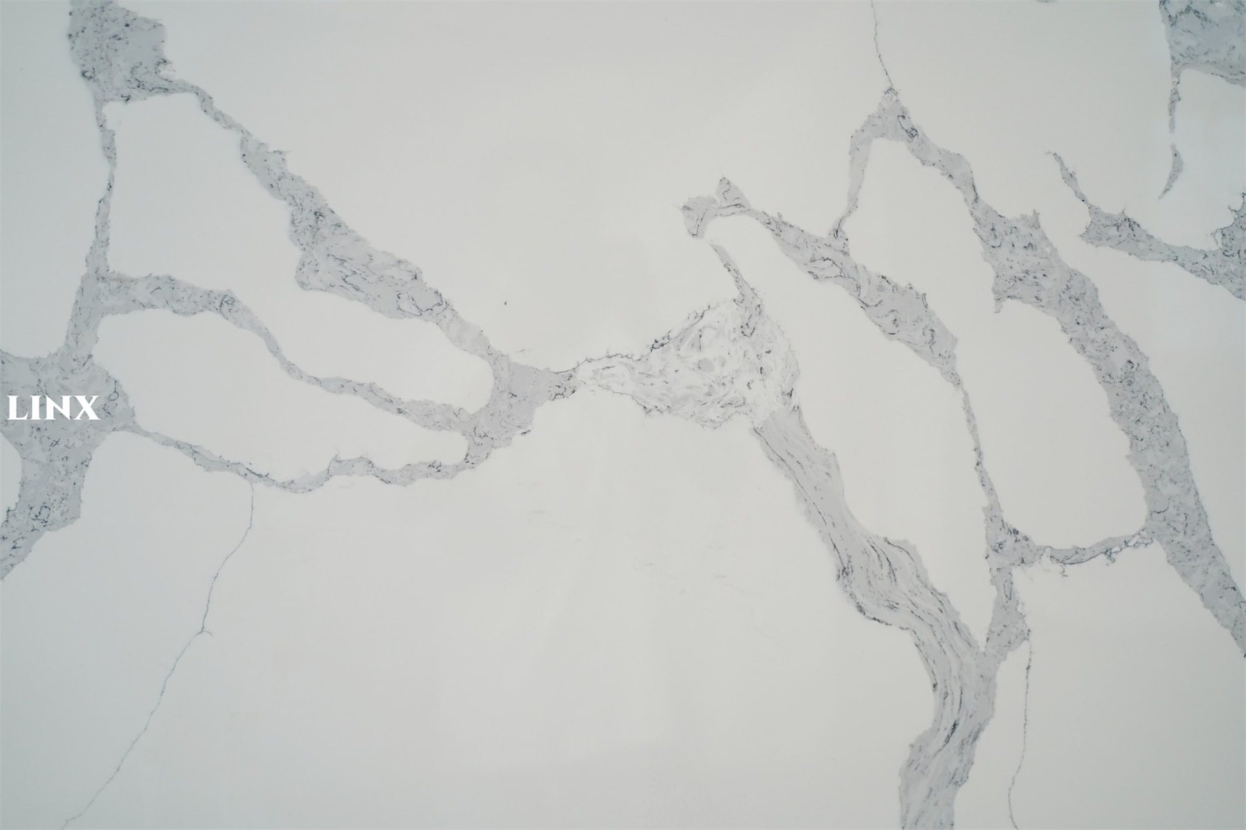 LX8088 CALACATTA WHITE QUARTZ STONE 3 LINX SURFACES