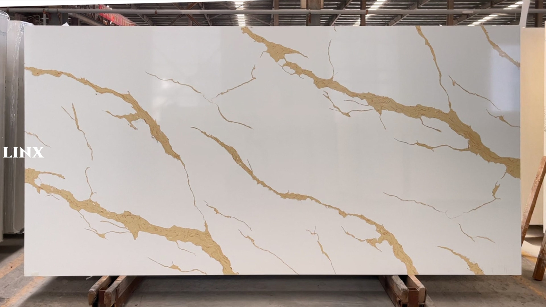 LX8101 CALACATTA GOLD QUARTZ STONE LINX SURFACES