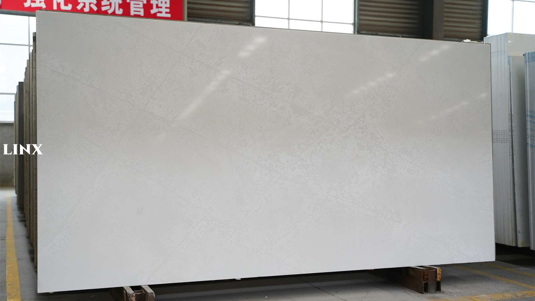 LX8172 MAEBLE IMPRINT QUARTZ STONE 1 LINX SURFACES