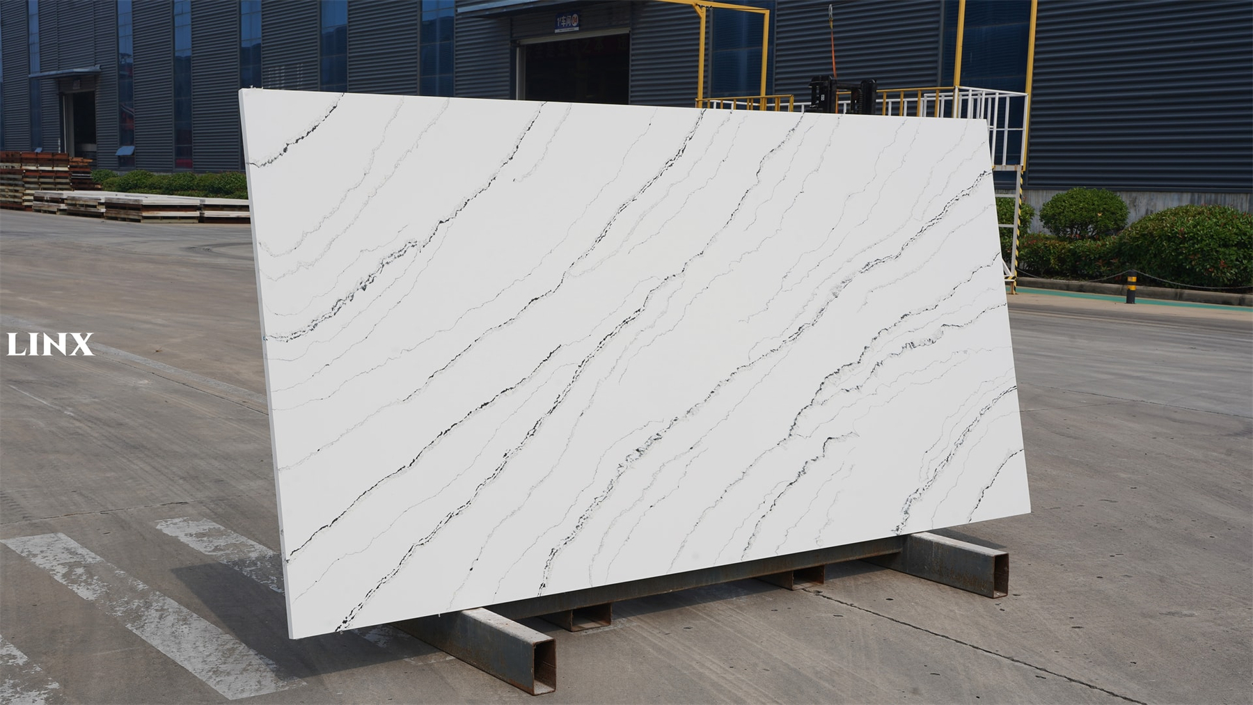 LX9007 SILK GOLD QUARTZ STONE 1 LINX SURFACES