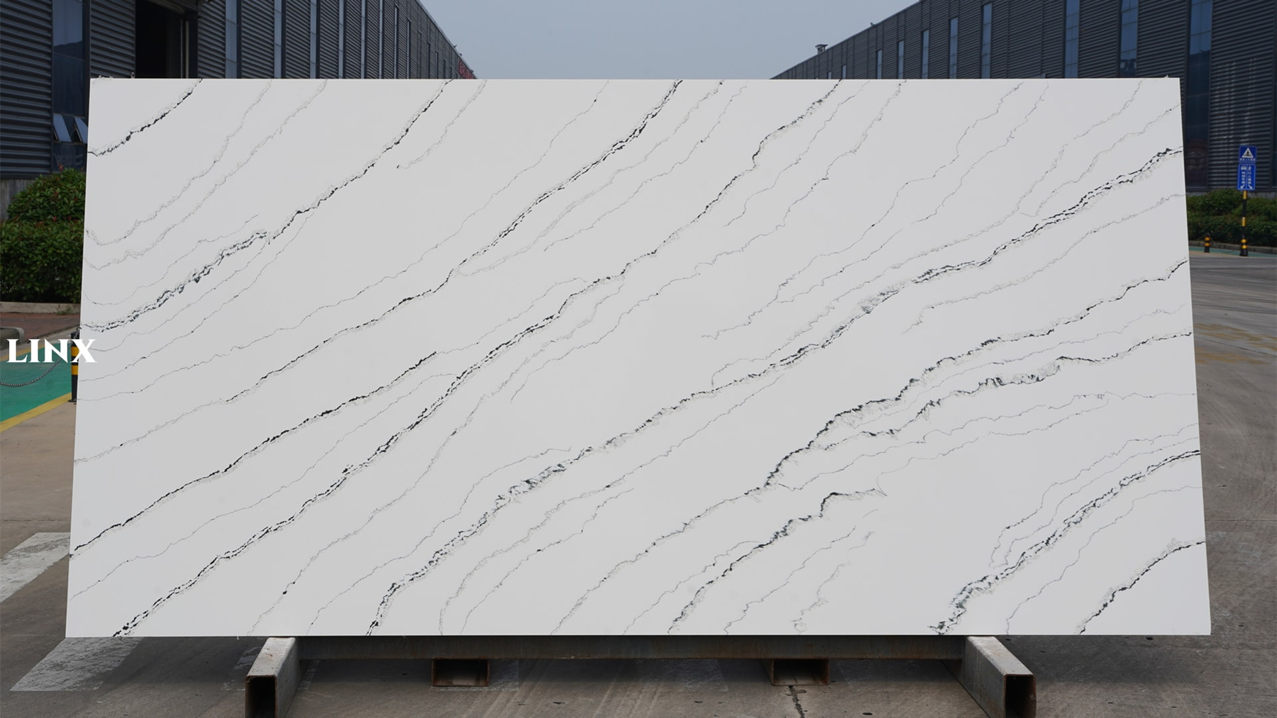 LX9007 SILK GOLD QUARTZ STONE LINX SURFACES