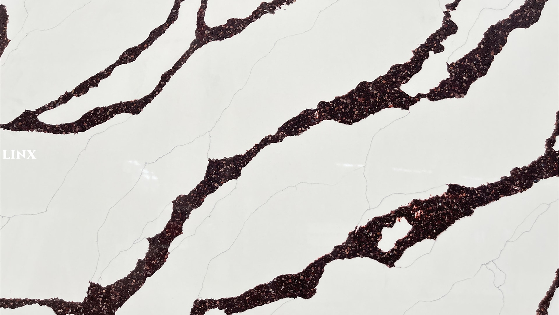 LXM6764 CALACATTA MAROON QUARTZ STONE DETAIL 1 LINX SURFACES