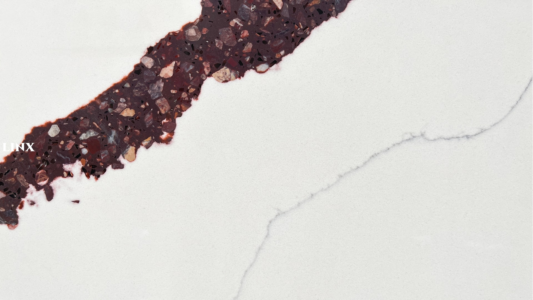 LXM6764 CALACATTA MAROON QUARTZ STONE DETAIL 2 LINX SURFACES