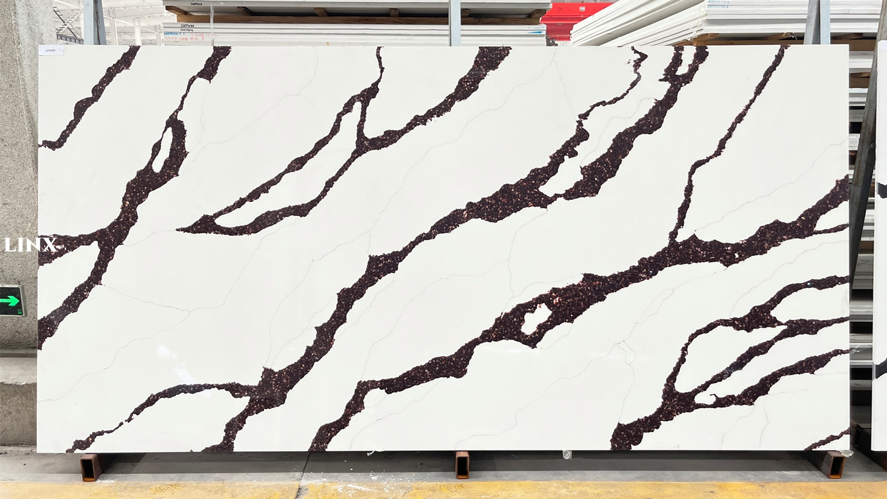 LXM6764 CALACATTA MAROON QUARTZ STONE LINX SURFACES