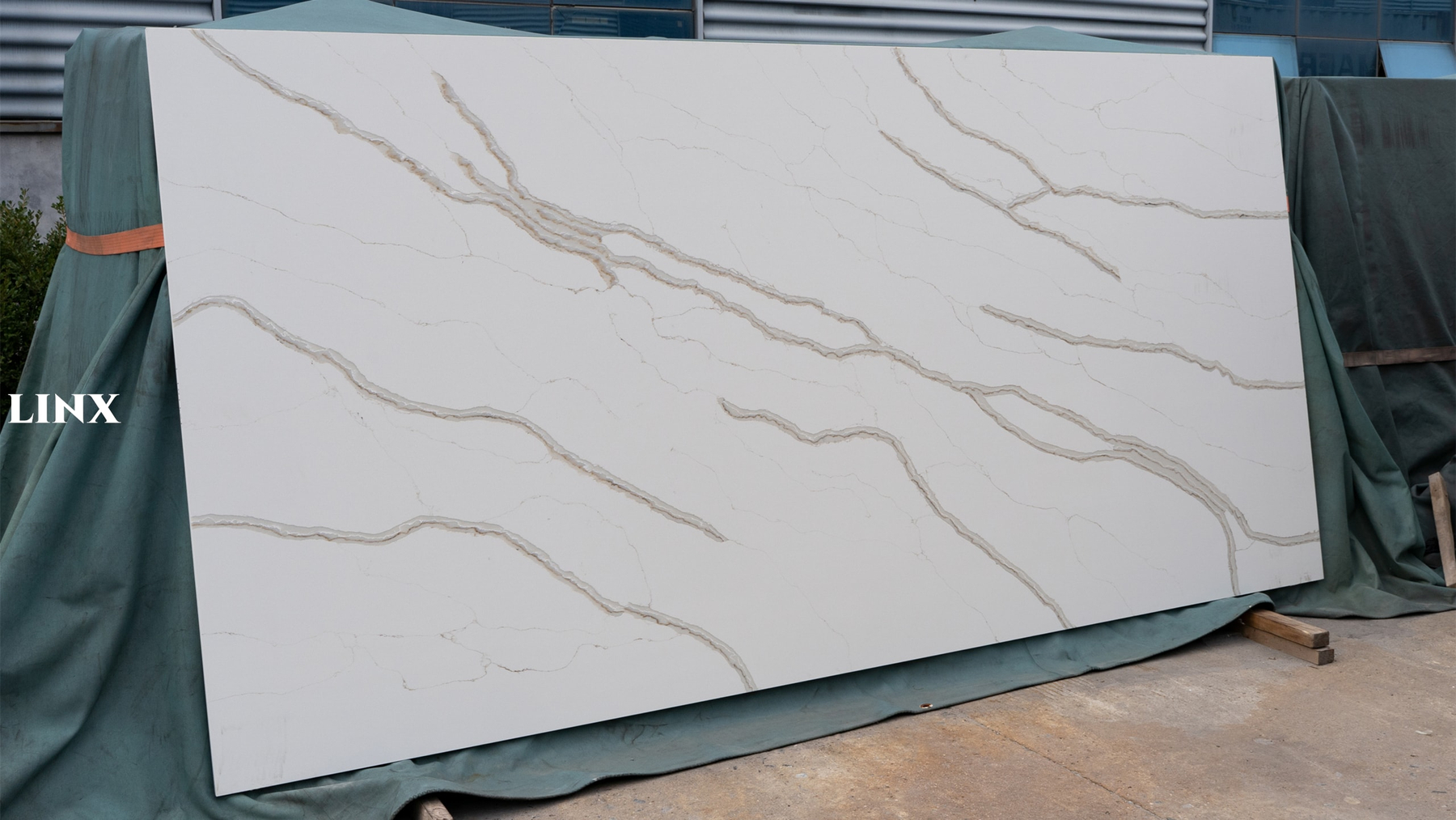 BROOKLYN QUARTZ STONE CALACATTA WHITE 1 LINX SURFACES