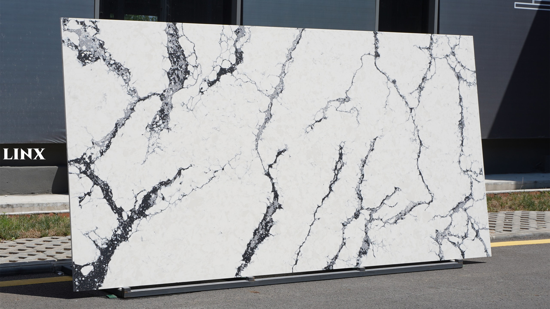 DUVAL QUARTZ STONE CALACATTA WHITE 1 LINX SURFACES
