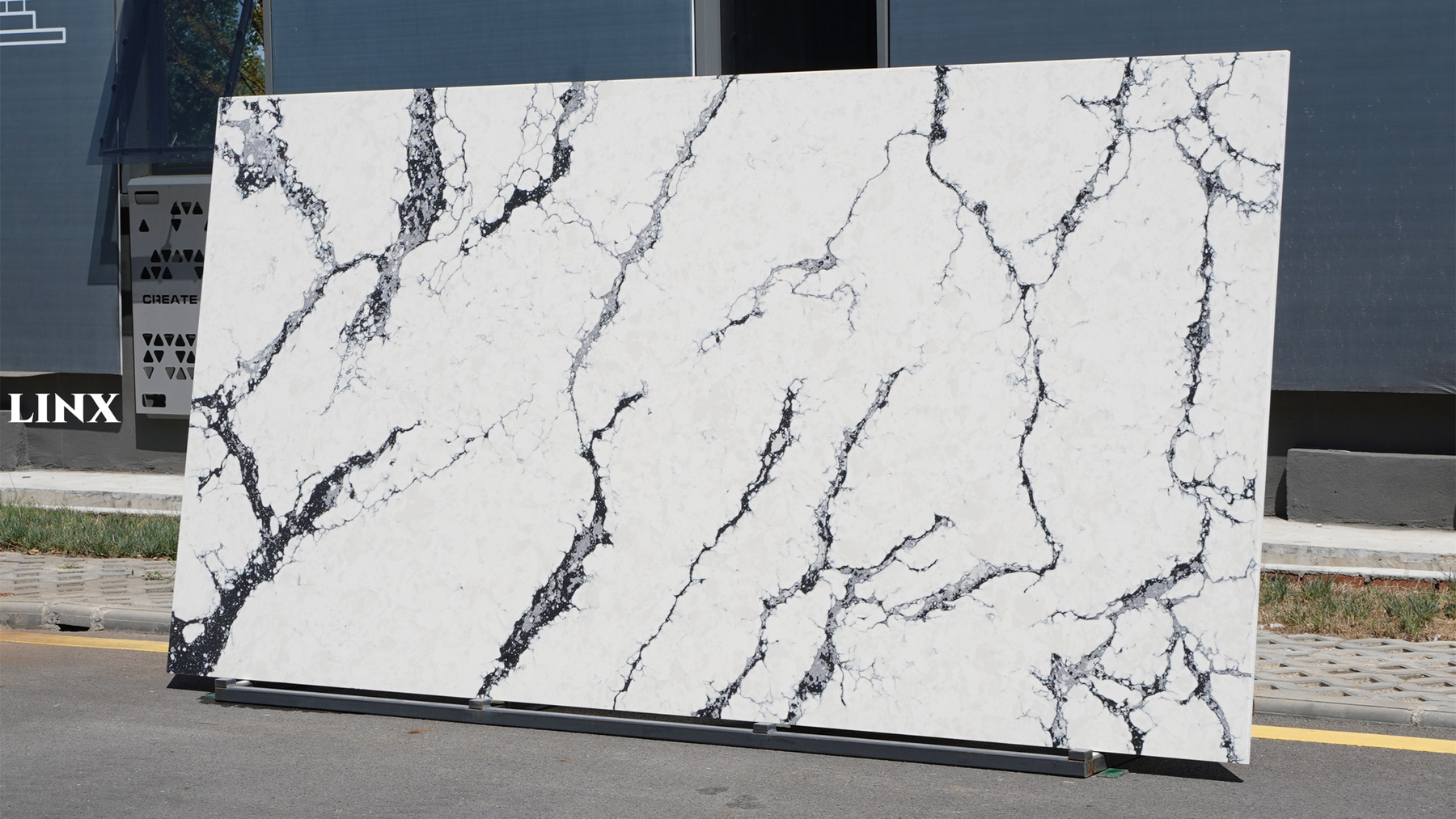 DUVAL QUARTZ STONE CALACATTA WHITE 2 LINX SURFACES