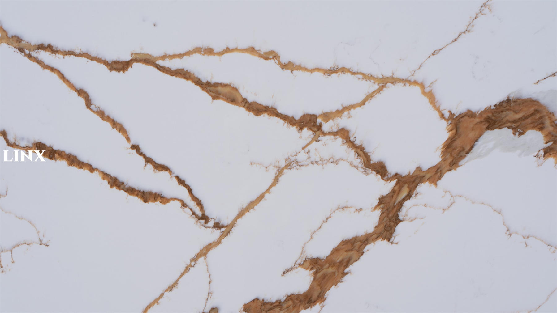 LX6171 QUARTZ STONE CALACATTA BROWN DETAIL 1 LINX SURFACES