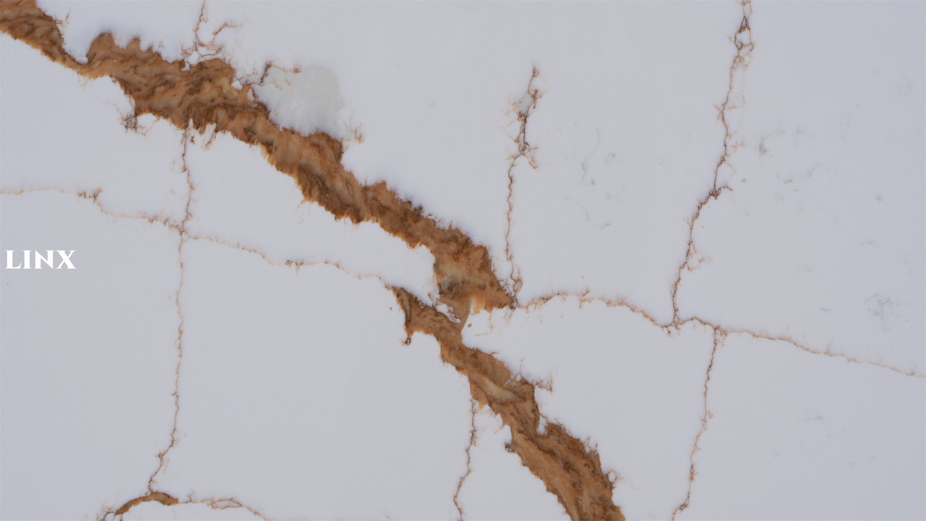LX6171 QUARTZ STONE CALACATTA BROWN DETAIL 3 LINX SURFACES