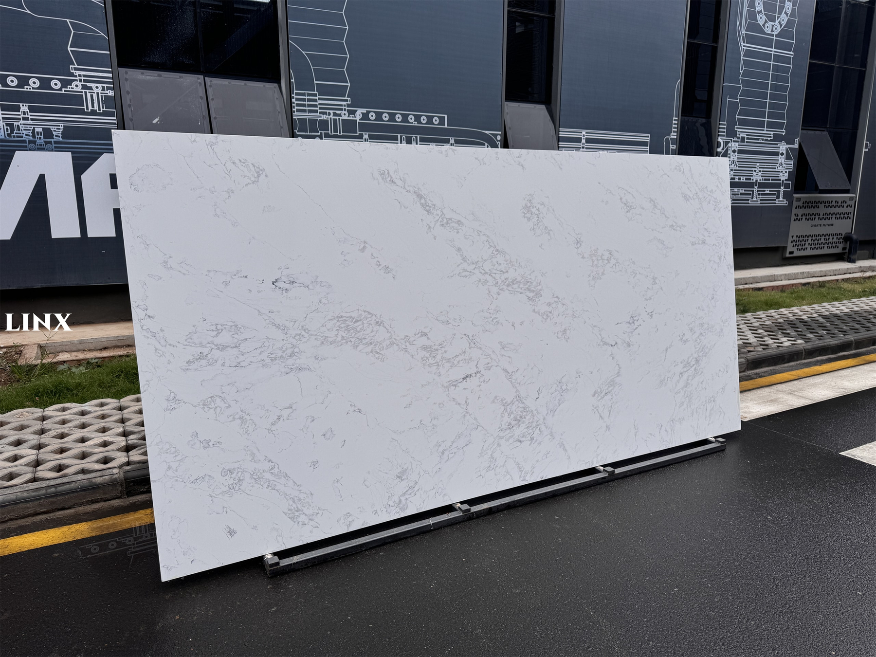 LX9008 QUARTZ STONE CARARRA WHITE 1 LINX SURFACES