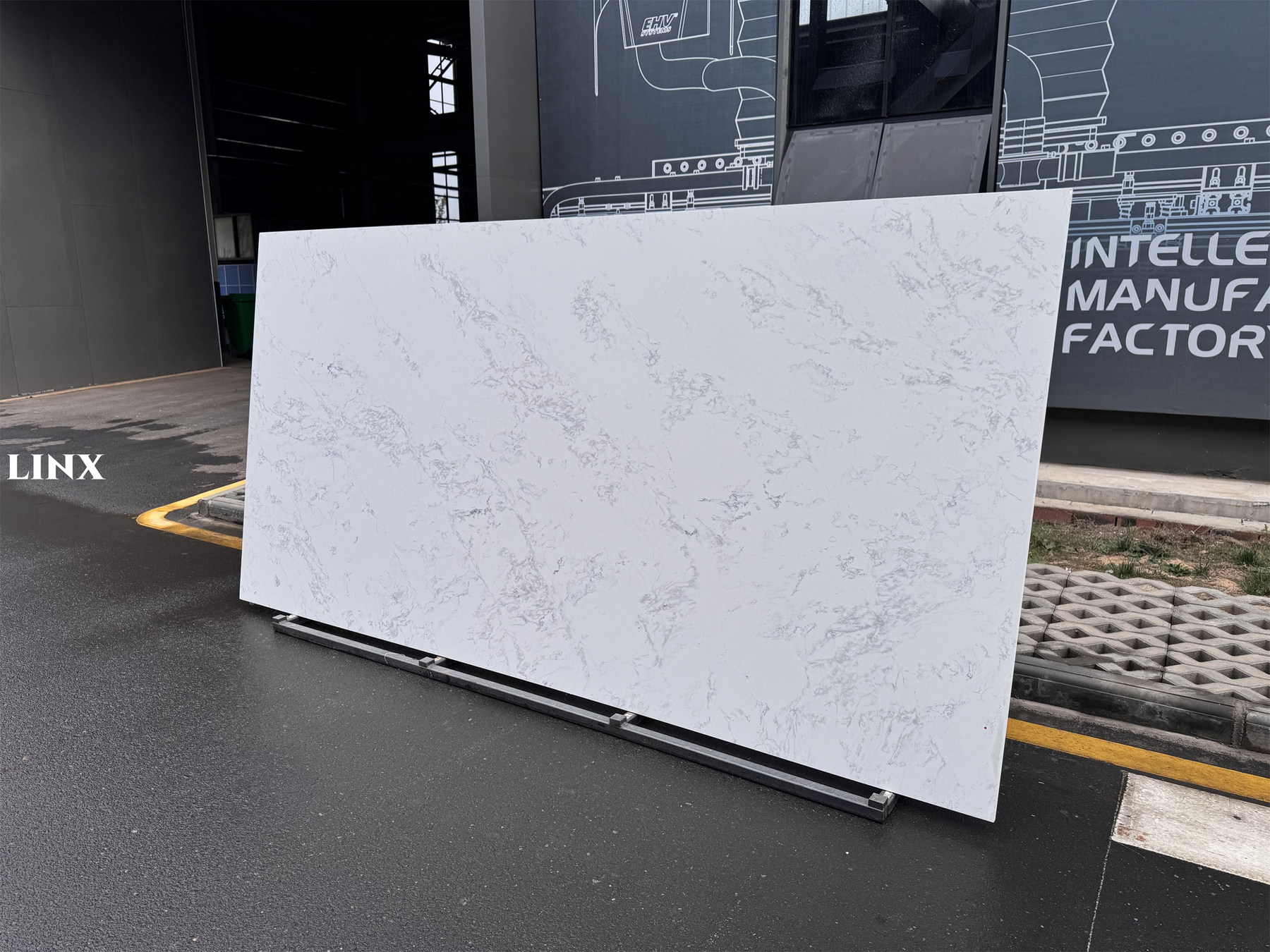 LX9008 QUARTZ STONE CARARRA WHITE 2 LINX SURFACES