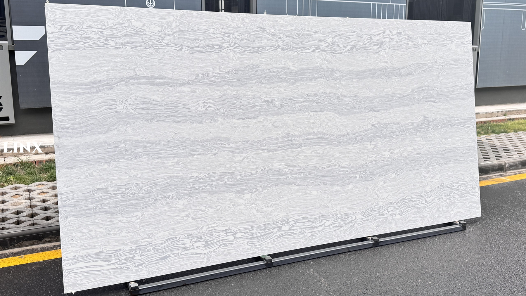 LX9009 QUARTZ STONE CALACATTA WHITE 1 LINX SURFACES