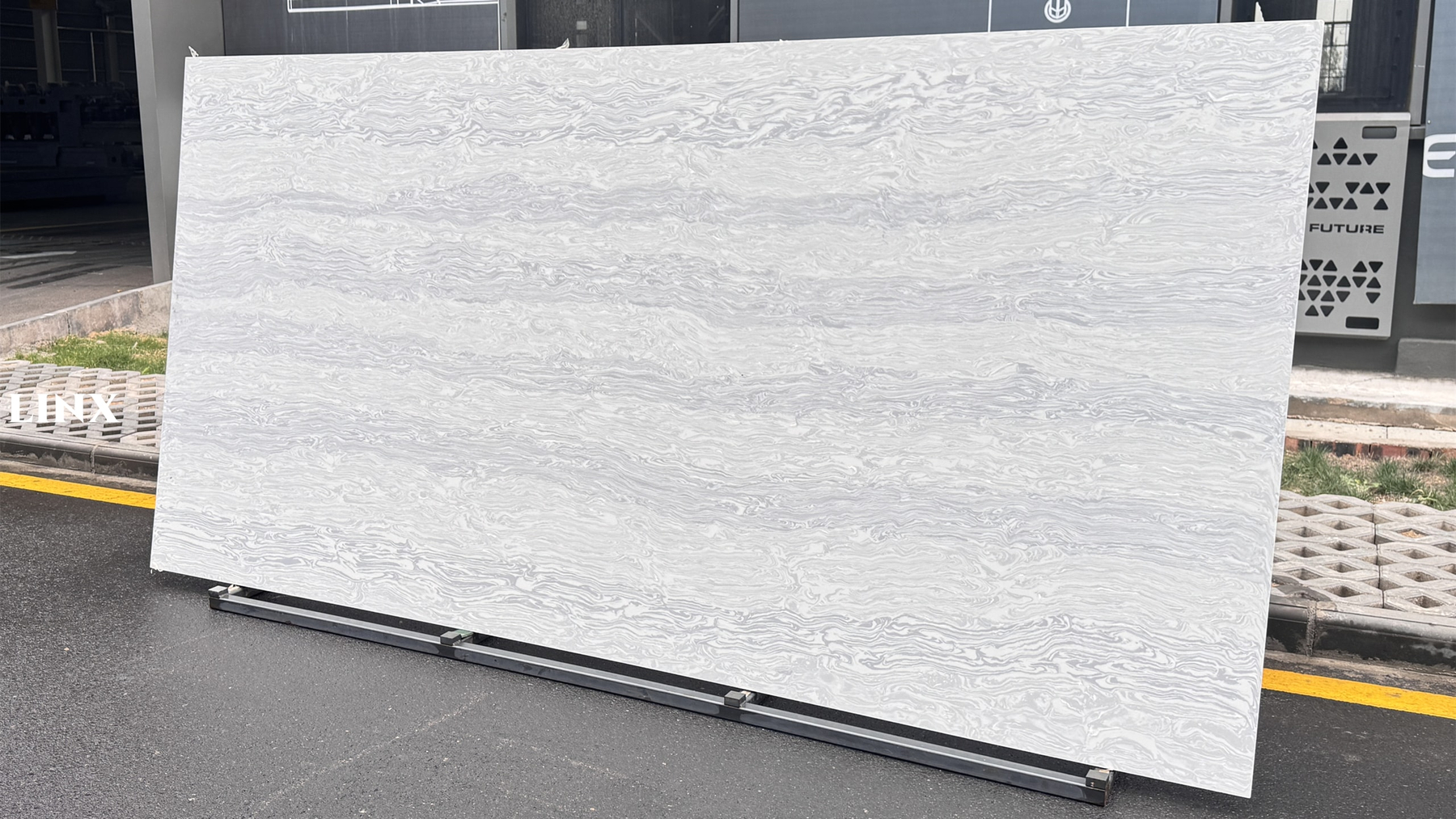 LX9009 QUARTZ STONE CALACATTA WHITE 2 LINX SURFACES