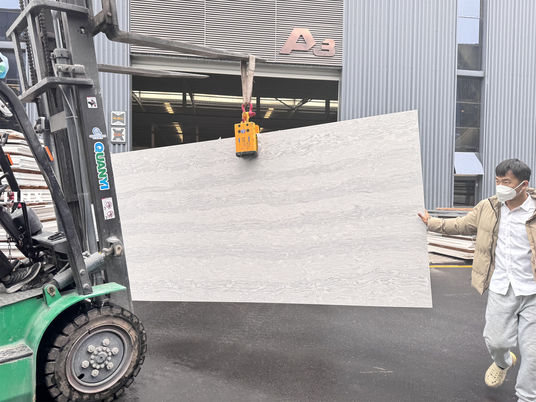 LX9009 QUARTZ STONE CALACATTA WHITE 5 LINX SURFACES