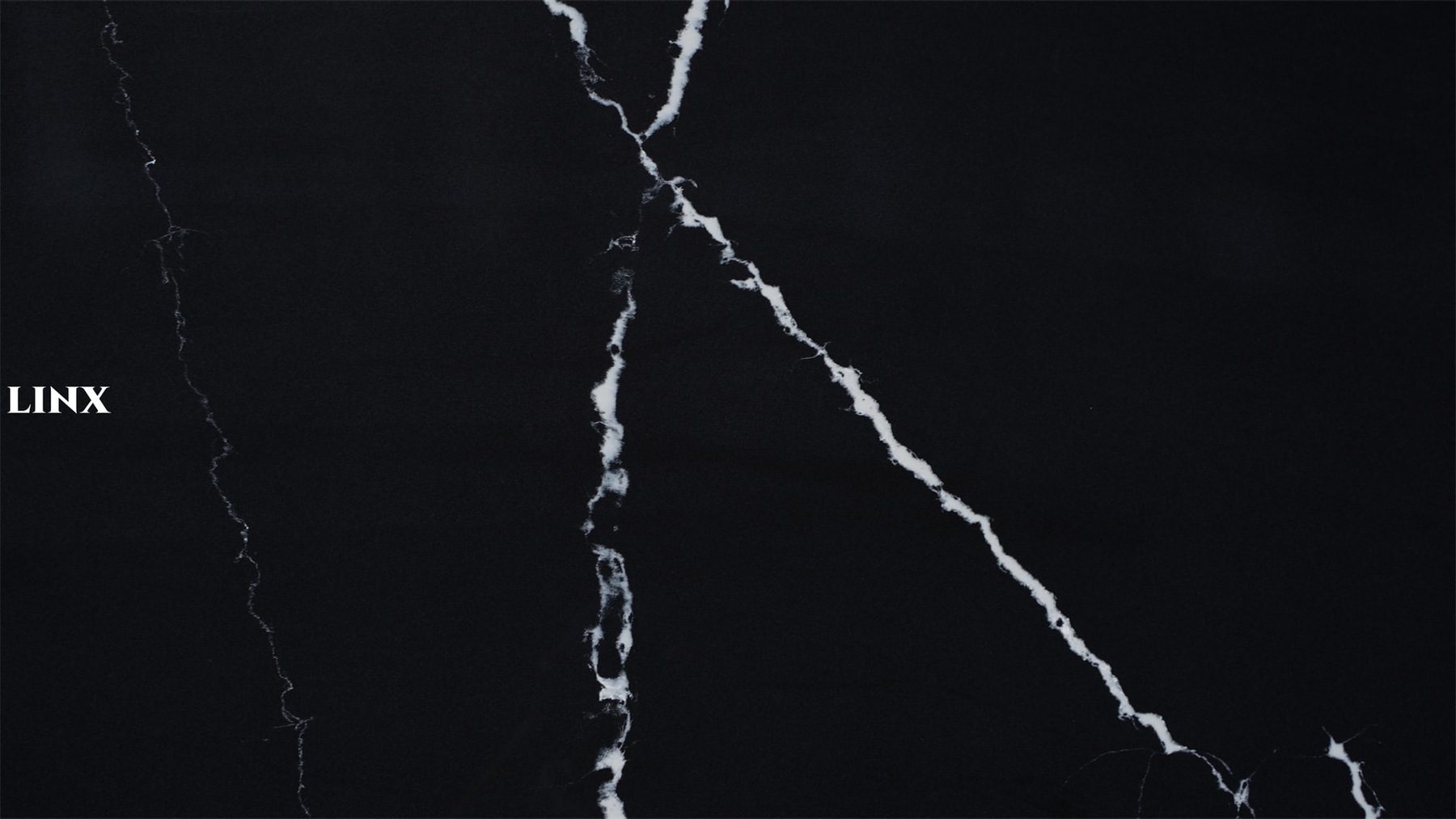 LX9905 CALACATTA BLACK QUARTZ STONE DETAIL 3 LINX SURFACES