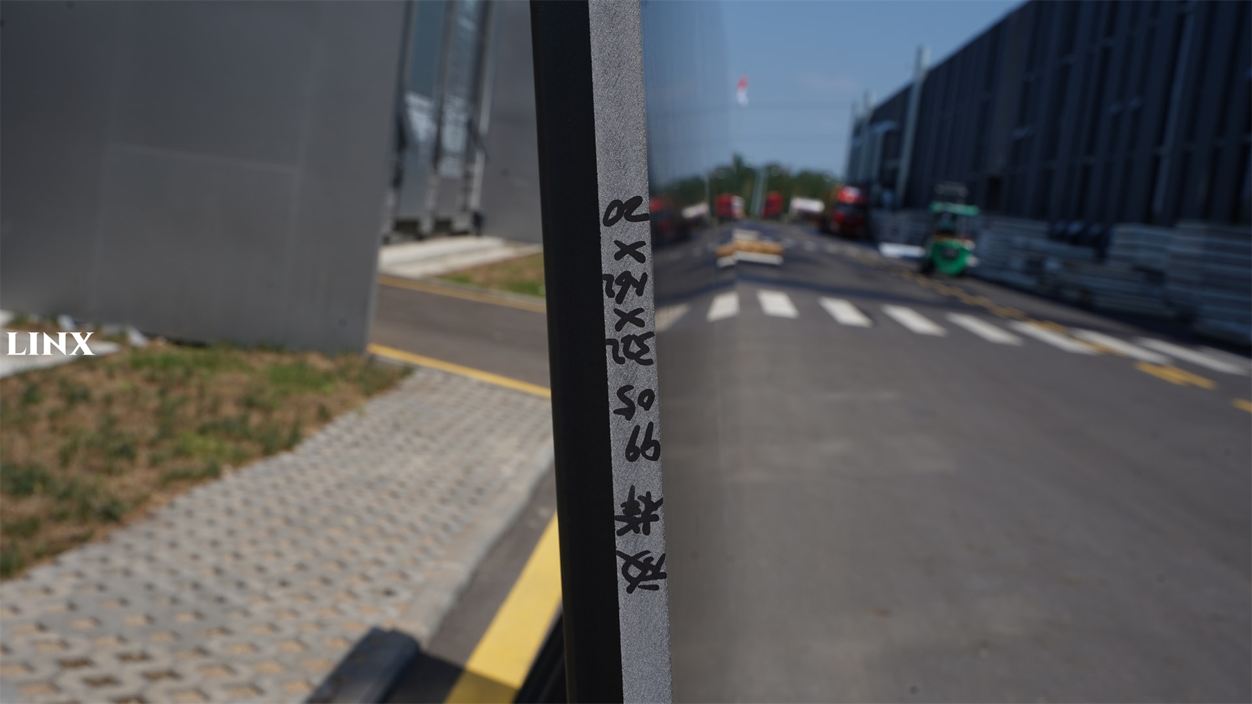 LX9905 CALACATTA BLACK QUARTZ STONE DETAIL 6 LINX SURFACES