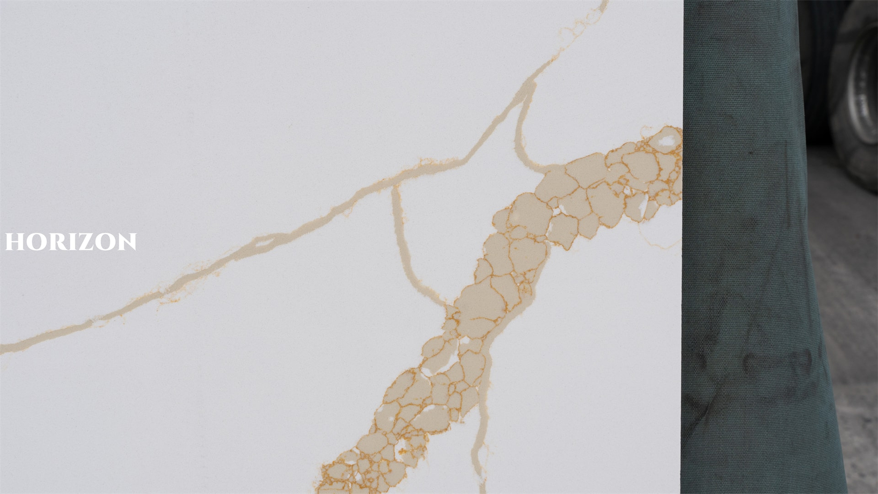 QUARTZ STONE SLAB CALACATTA GOLD 1003 DETAILE 4 HORIZON QUARTZ