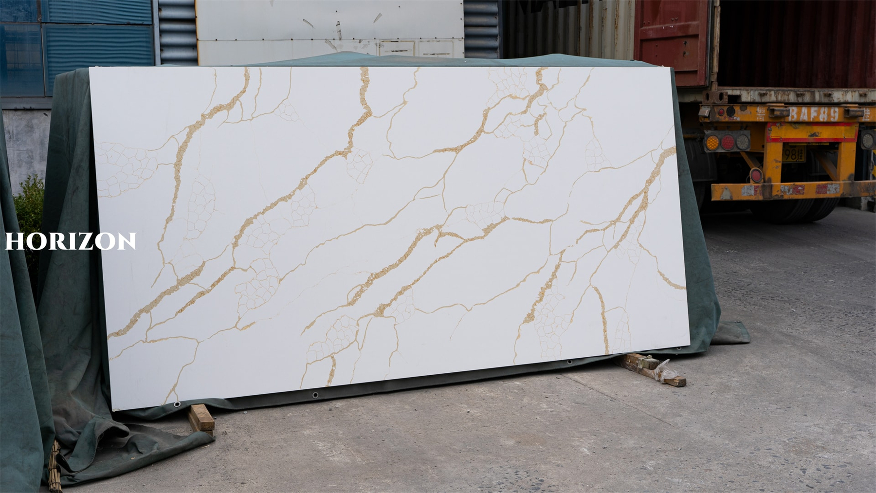 QUARTZ STONE SLAB CALACATTA GOLD 1003 HORIZON QUARTZ 1