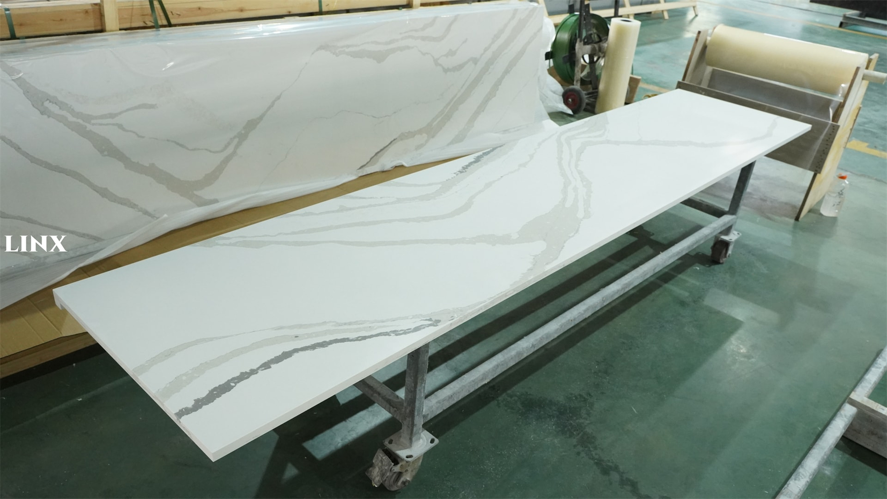 Very Classic Calacatta Pattern Made Quartz Stone Countertop 1