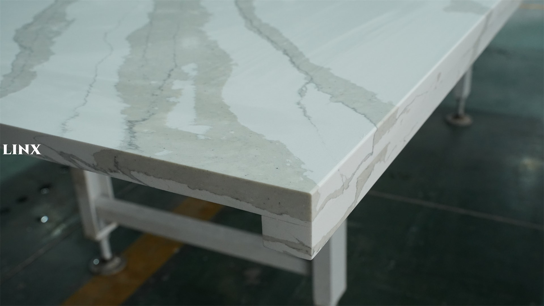 Very Classic Calacatta Pattern Made Quartz Stone Countertop 11