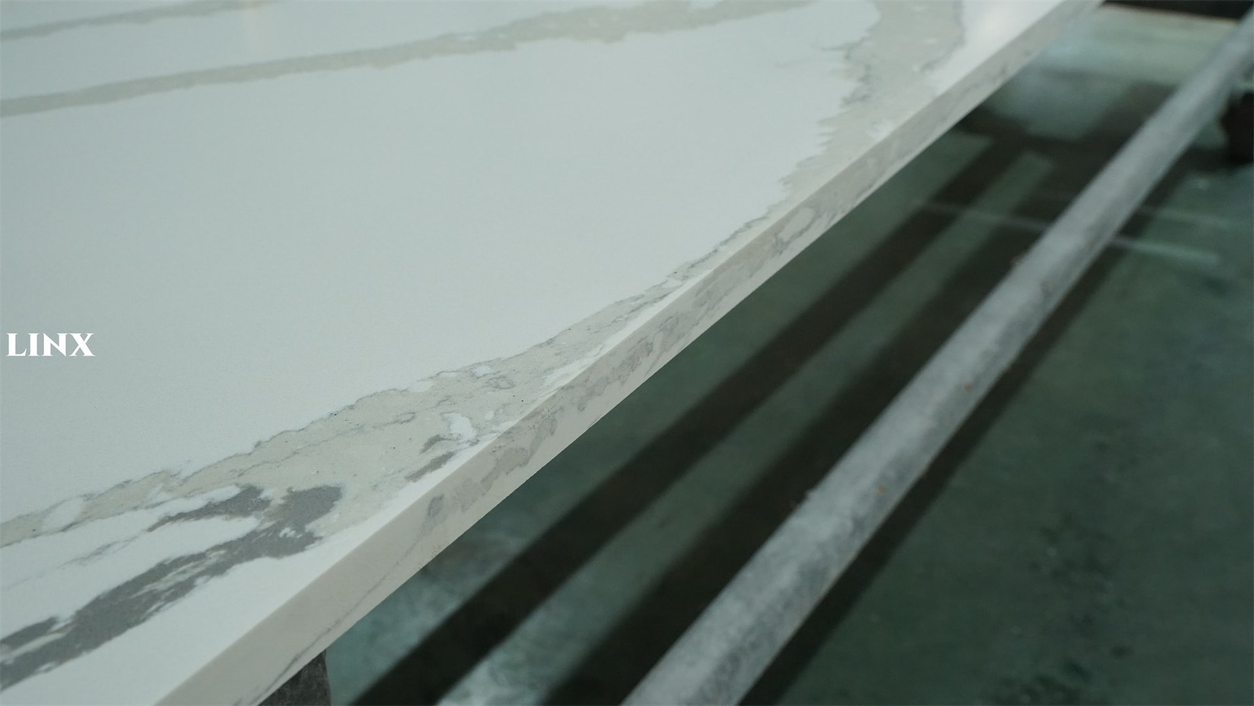 Very Classic Calacatta Pattern Made Quartz Stone Countertop 4