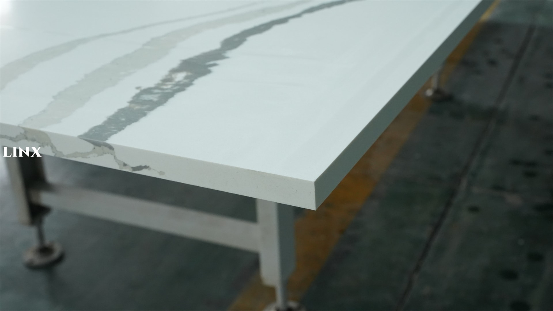 Very Classic Calacatta Pattern Made Quartz Stone Countertop 7